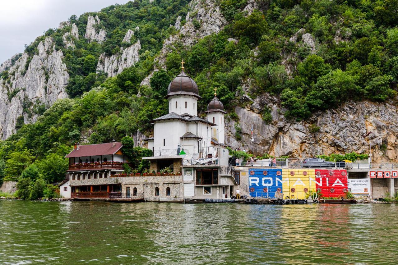 Pensiunea Decebal Resort - Cazanele Dunarii Dubova Exterior foto