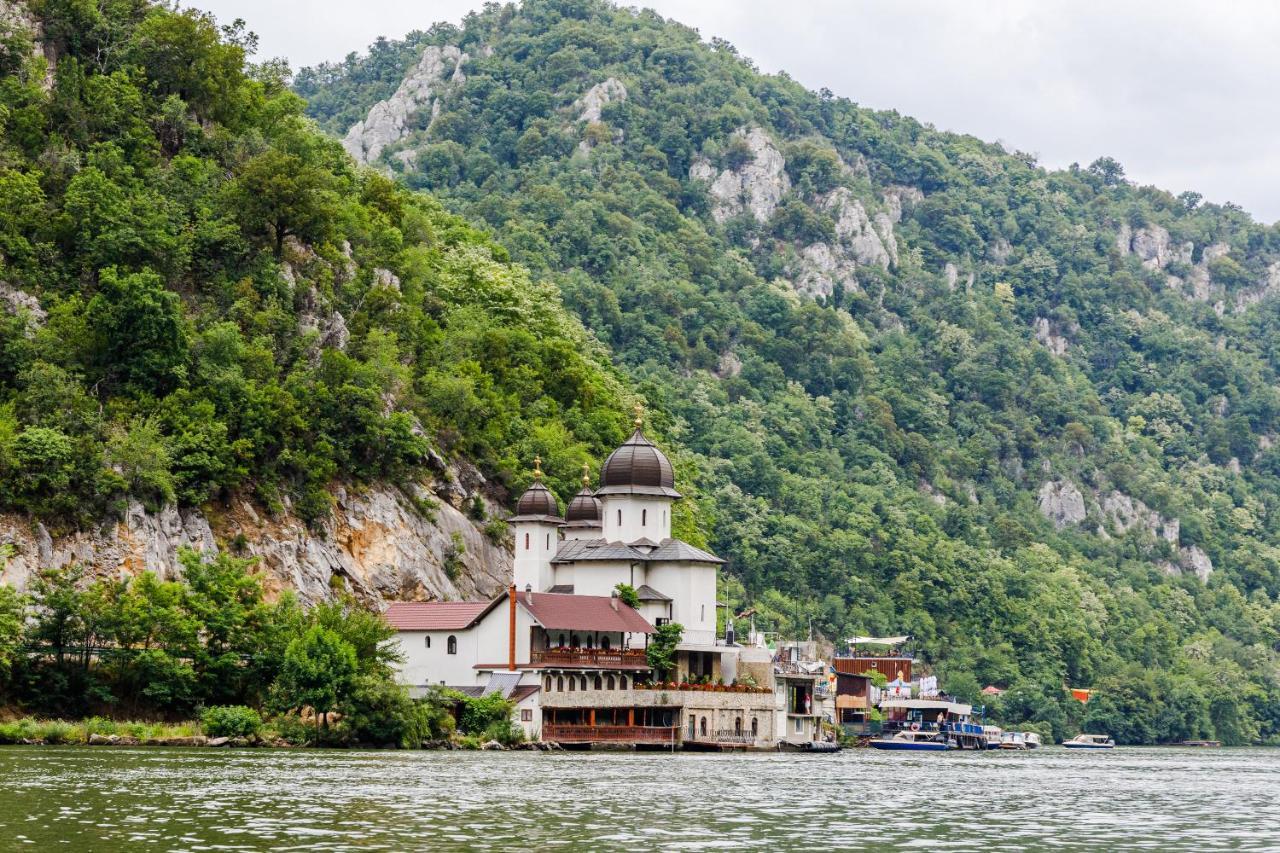 Pensiunea Decebal Resort - Cazanele Dunarii Dubova Exterior foto