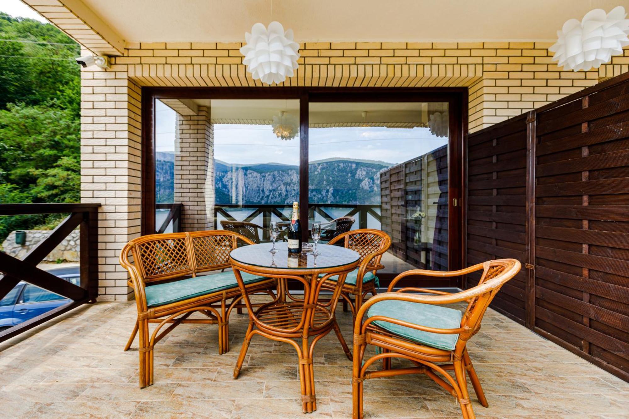 Pensiunea Decebal Resort - Cazanele Dunarii Dubova Exterior foto