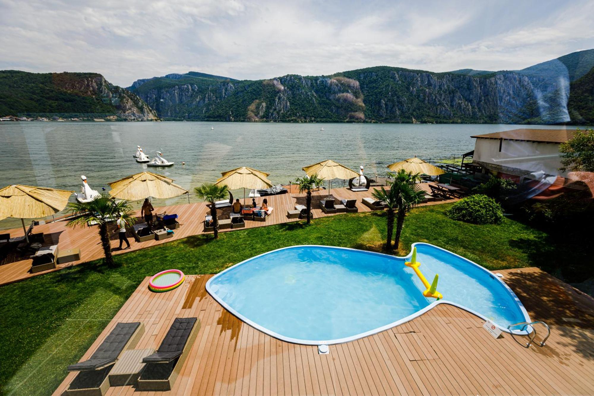 Pensiunea Decebal Resort - Cazanele Dunarii Dubova Exterior foto